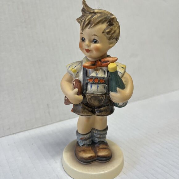 Hummel, Goebel Other - Goebel Hummel 399 Figurine Valentine Joy 1981 (boy)